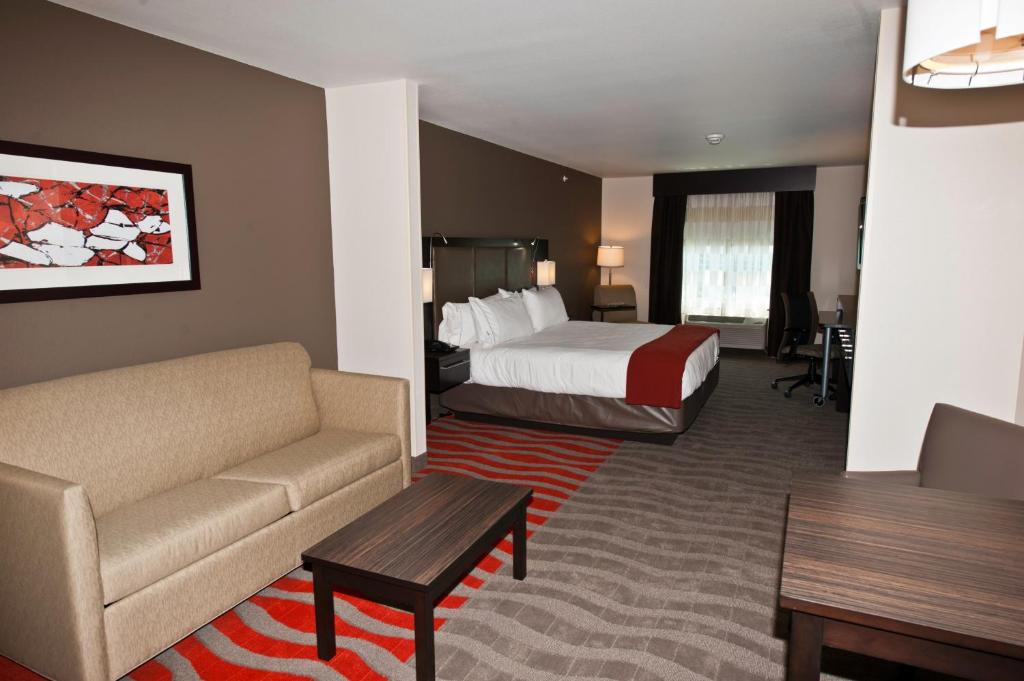Holiday Inn Express & Suites Columbus-Easton Area photo