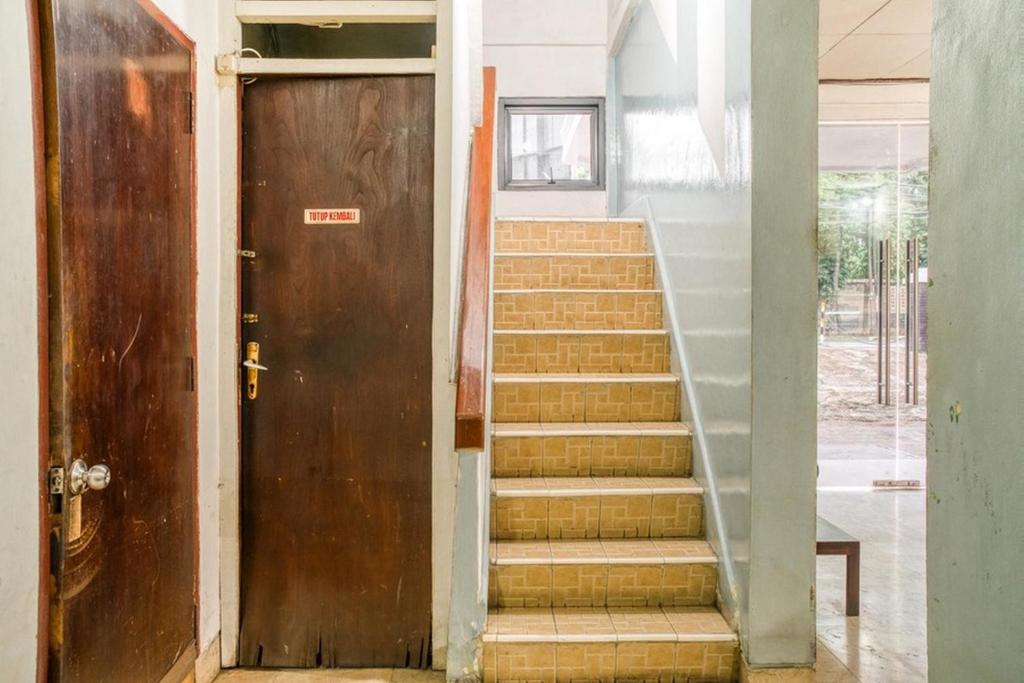 RedDoorz near Plaza Senayan