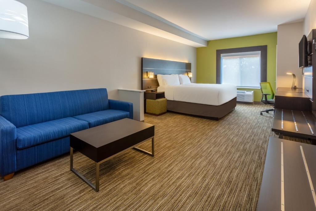 Holiday Inn Express Arrowood photo
