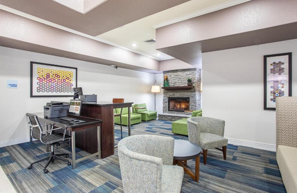 Holiday Inn Express Hotel & Suites Glasgow photo