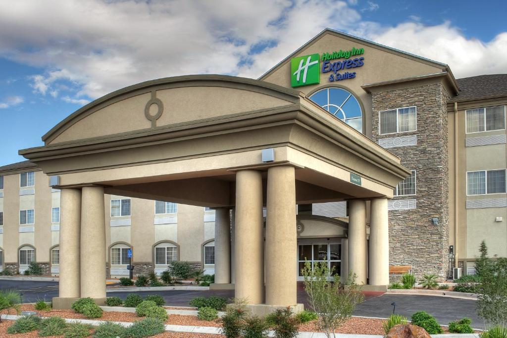 Holiday Inn Express Hotel & Suites Carlsbad photo