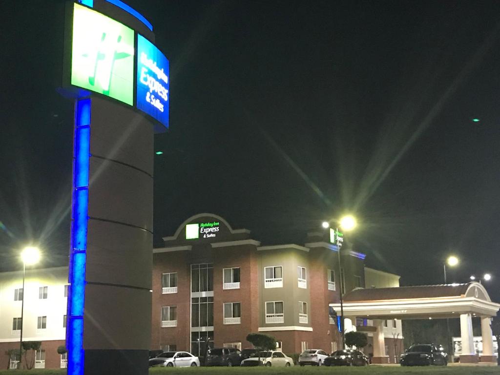 Holiday Inn Express Hotel & Suites Canton photo