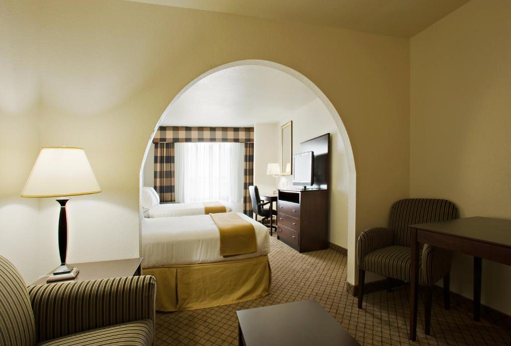 Holiday Inn Express Childress photo