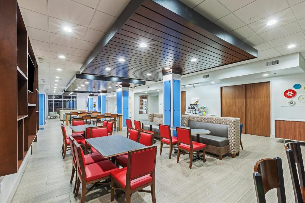 Holiday Inn Express & Suites Coffeyville By IHG お料理のイメージ