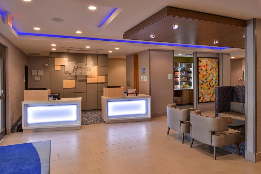 Holiday Inn Express & Suites Bryant West By IHG 전경