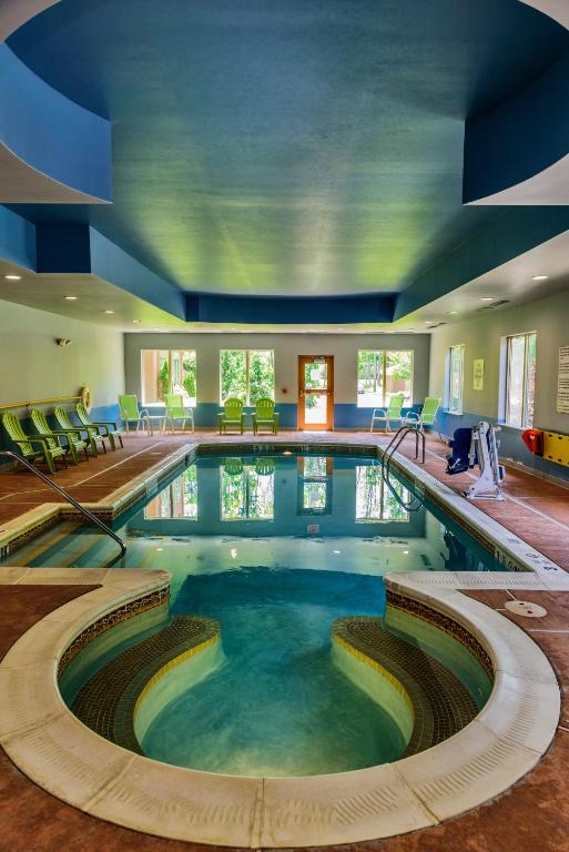 Holiday Inn Express Hotel & Suites Hamburg photo