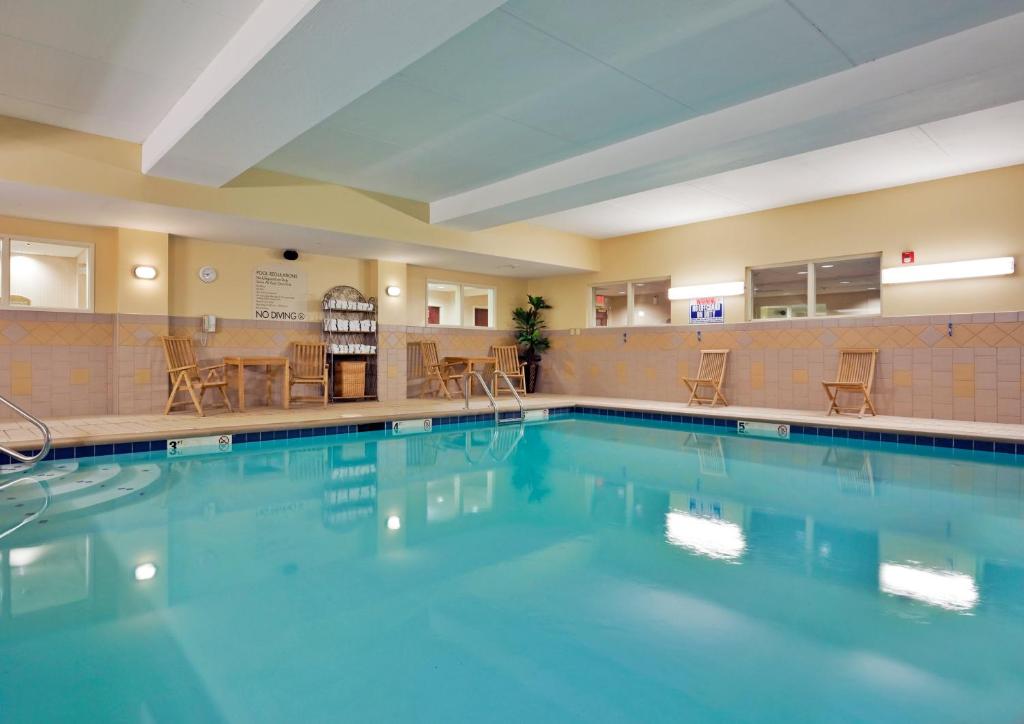 Holiday Inn Express Hotel & Suites Harriman By IHG スイミングプール