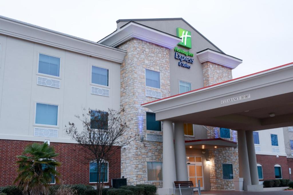 Holiday Inn Express Hotel & Suites New Boston photo