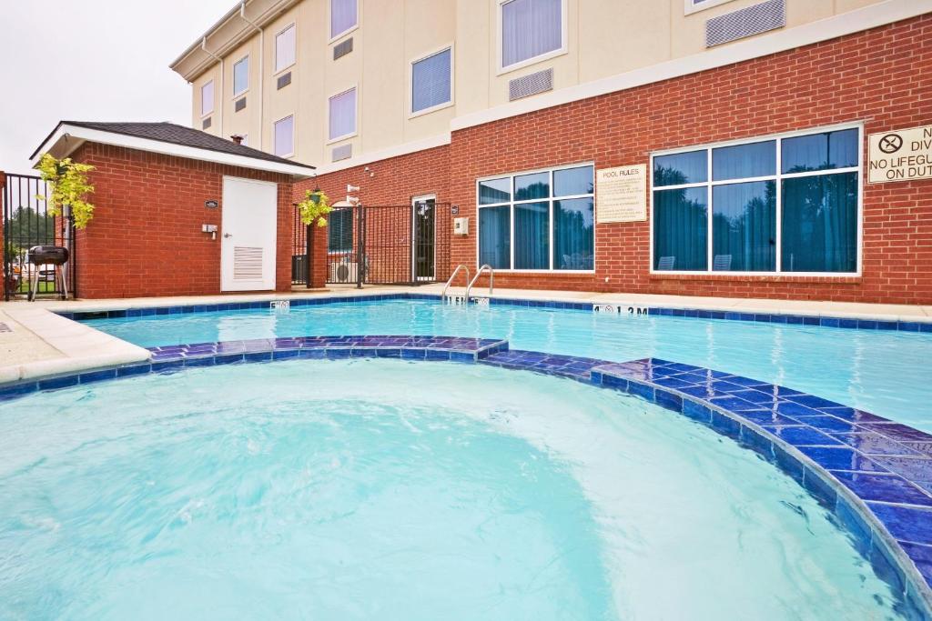 Holiday Inn Express Hotel & Suites New Boston photo