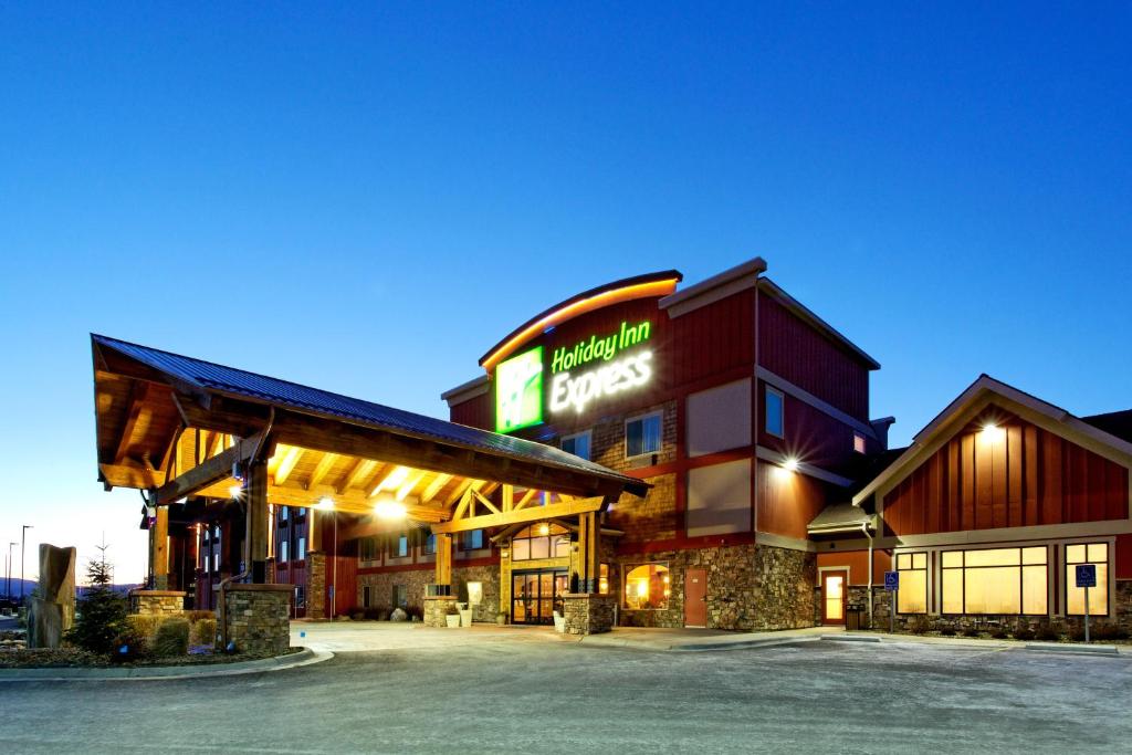 Holiday Inn Express Hotel & Suites Kalispell photo