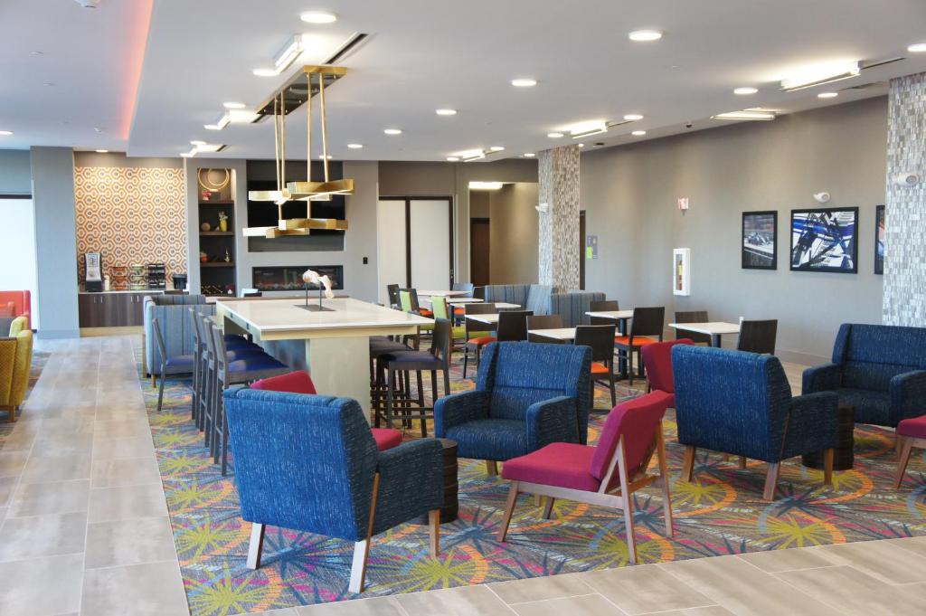 La Quinta Inn & Suites by Wyndham Braselton photo
