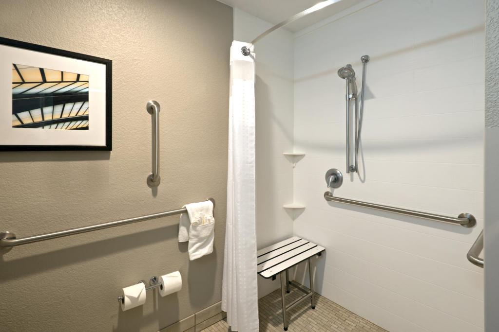 Holiday Inn Express & Suites Fraser photo