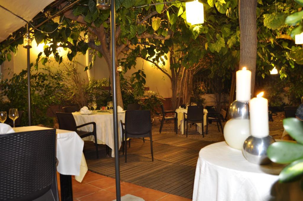 Hotel Restaurant Llansola photo
