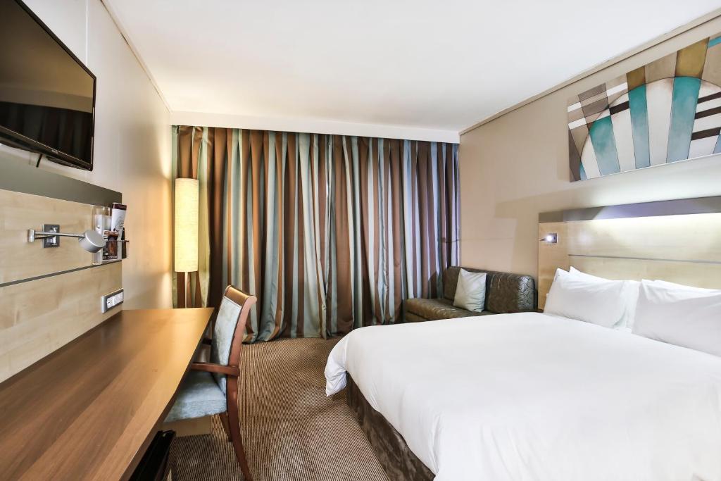 Holiday Inn Express Sandton-Woodmead Photo 24
