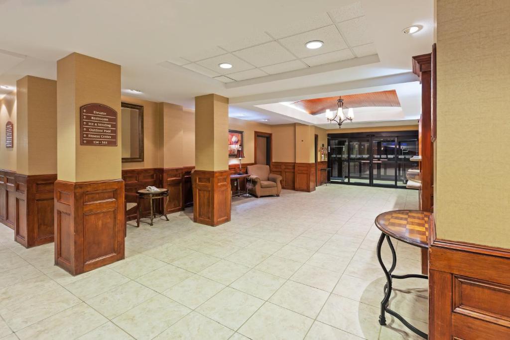 Holiday Inn Express Hotel & Suites Laredo-Event Center Area photo