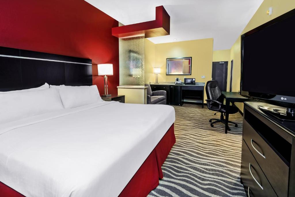 Holiday Inn Express & Suites Cotulla photo