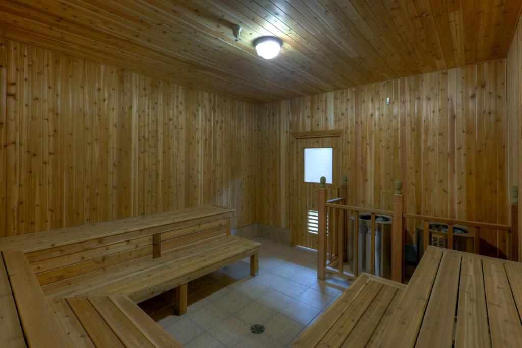 Holiday Inn Express And Suites Dawson Creek Photo 12