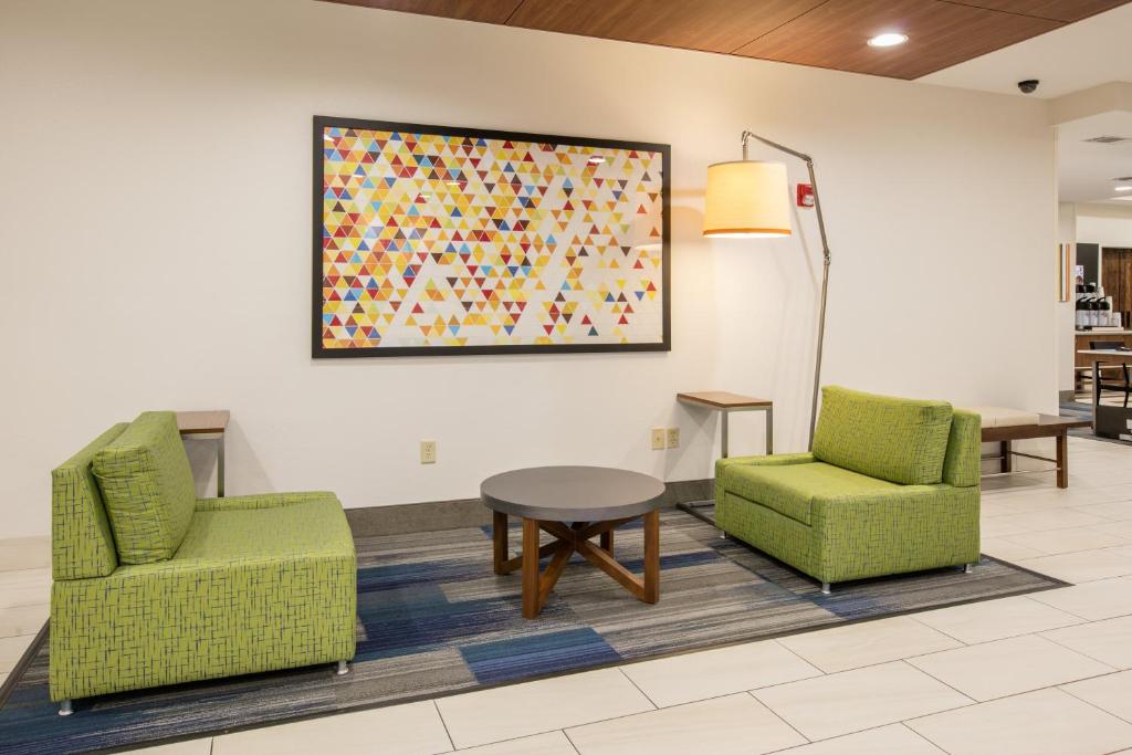 Holiday Inn Express Hotel & Suites Dallas - Grand Prairie I-20 photo