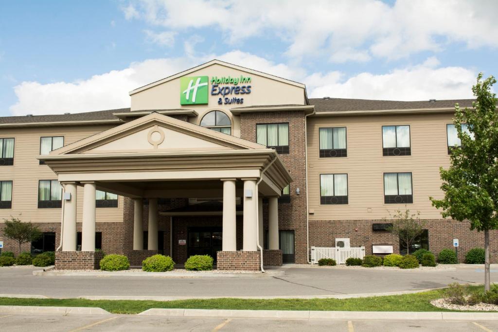Holiday Inn Express Hotel and Suites Mason City photo