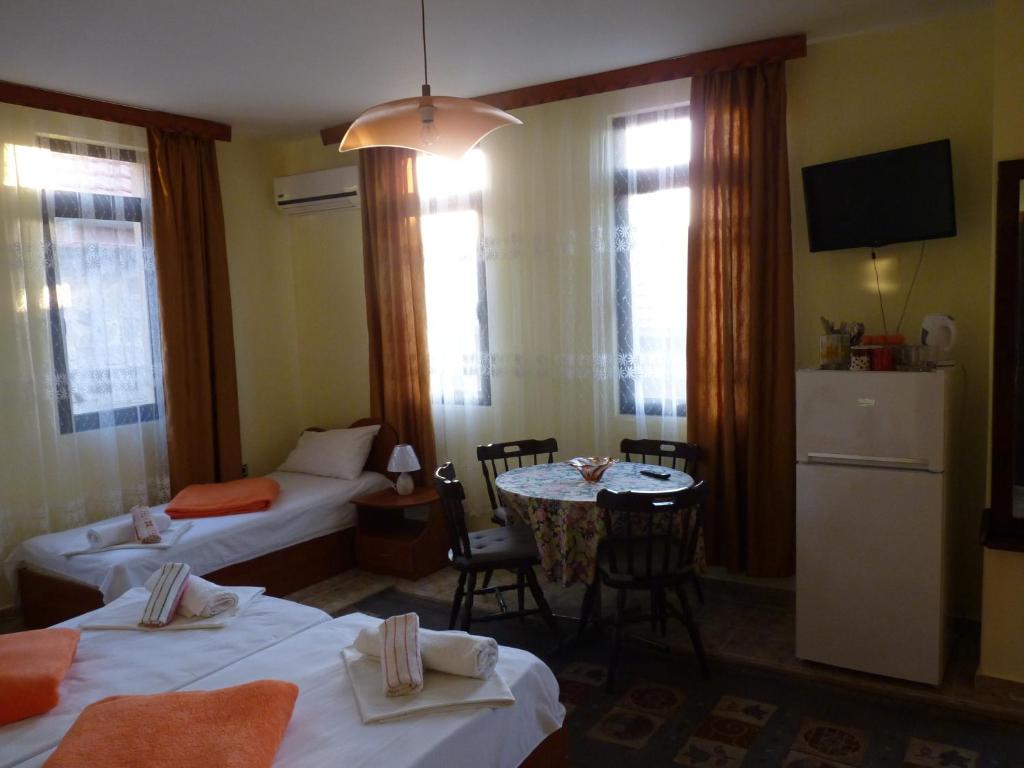 Guest House Zhelevi — Hotel in Sozopol