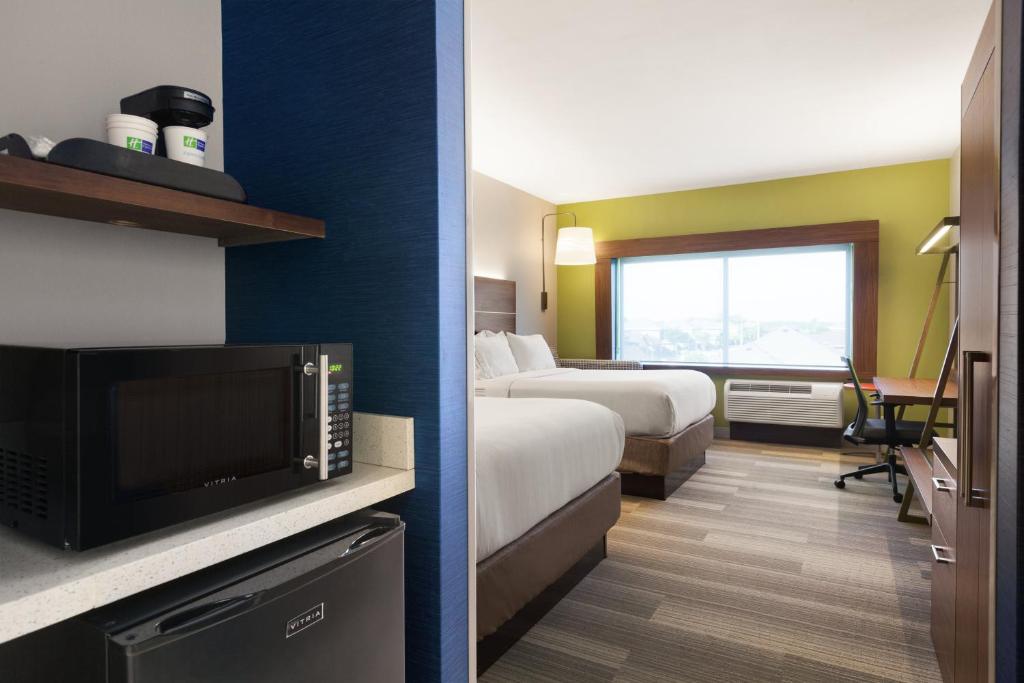 Holiday Inn Express & Suites Edinburg- Mcallen Area photo