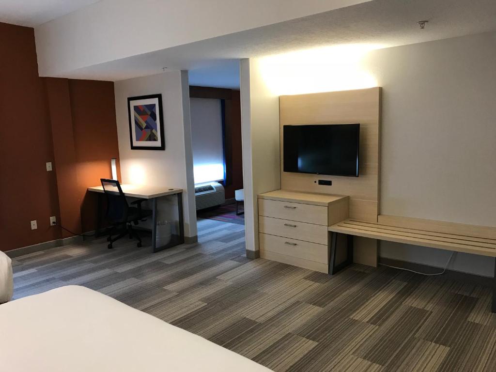 Holiday Inn Express Orlando - South Davenport photo