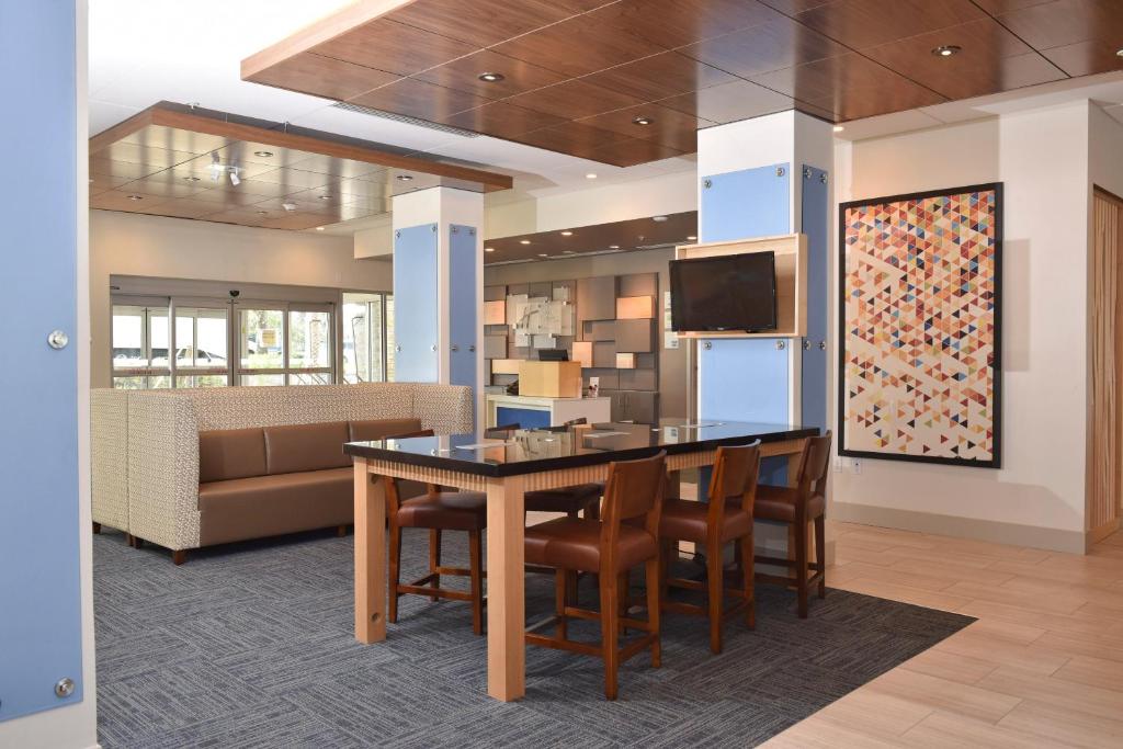 Exterior view, Holiday Inn Express and Suites - Orlando Southeast by IHG in Orlando (FL)