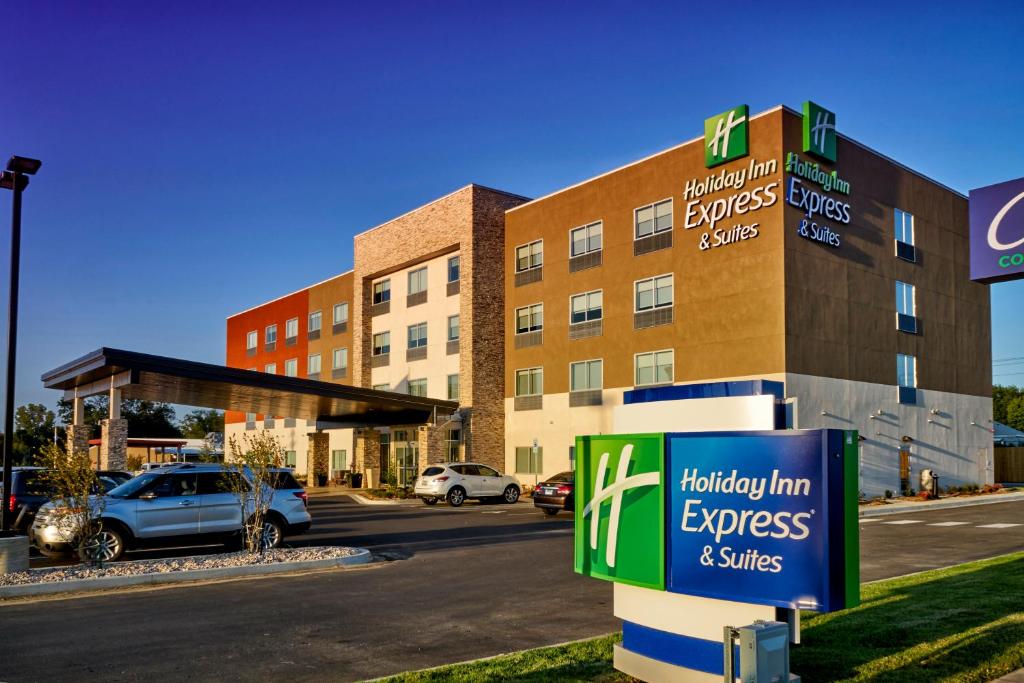 Holiday Inn Express & Suites Claremore photo