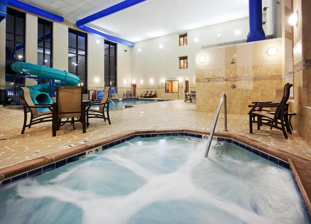 Holiday Inn Express and Suites Great Falls photo