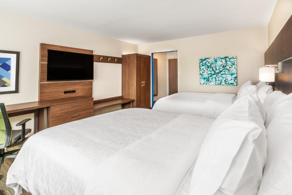Holiday Inn Express and Suites Lake Havasu London Bridge photo