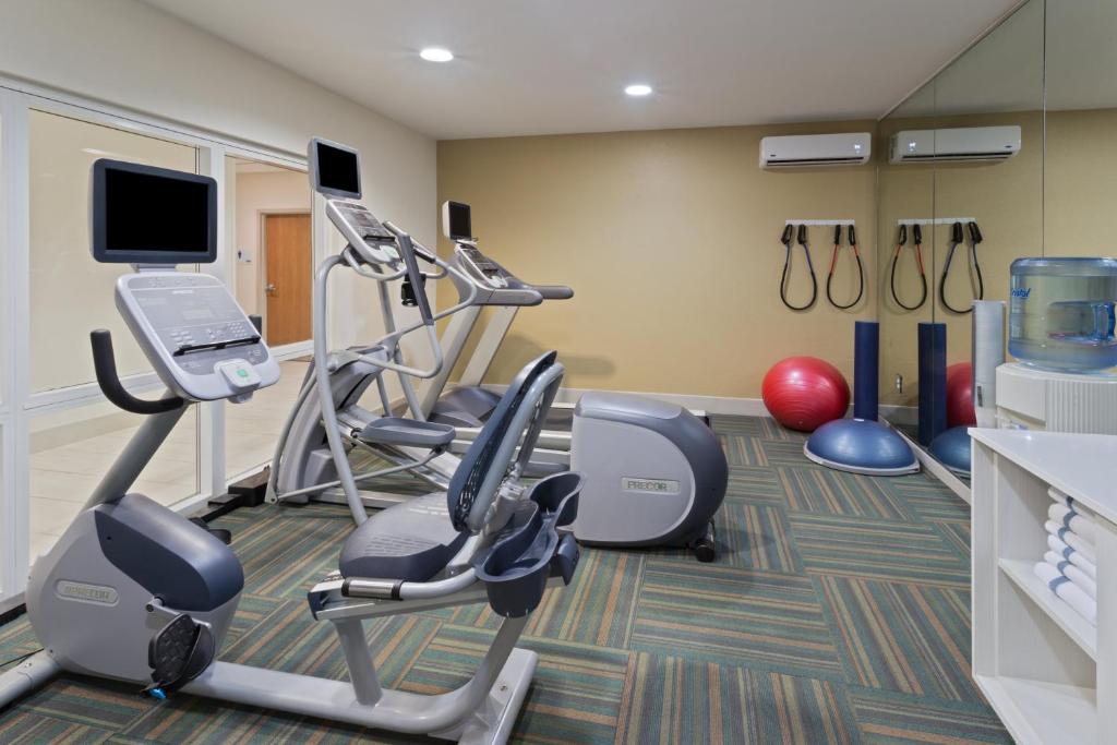 Holiday Inn Express & Suites Tavares photo