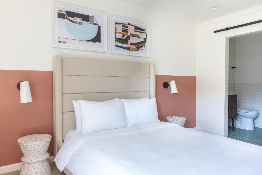 Signature Inn Oakland photo
