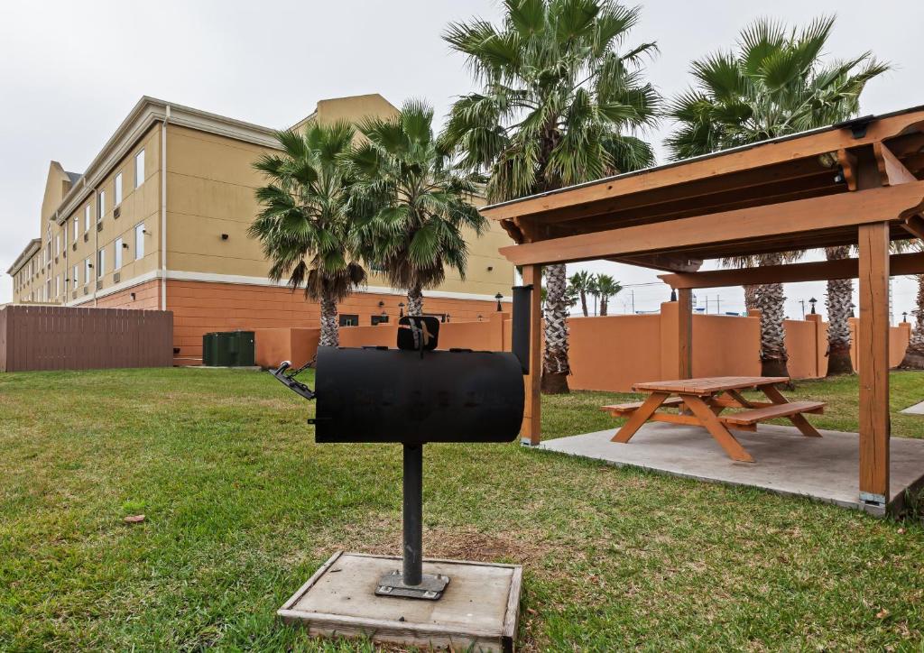 Holiday Inn Express Hotel & Suites Corpus Christi Northwest photo