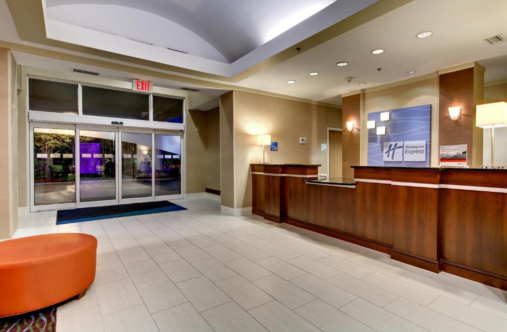 Holiday Inn Express Hotel And Suites Jacksonville South - I-295 photo