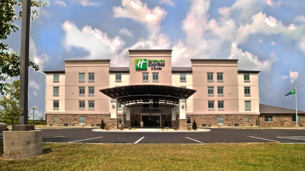 Holiday Inn Express & Suites Evansville North photo