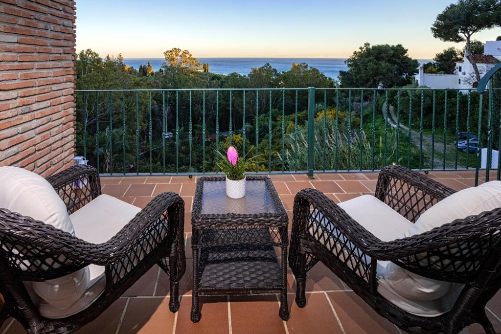 Luxury villa with sea views - heated pool - 4