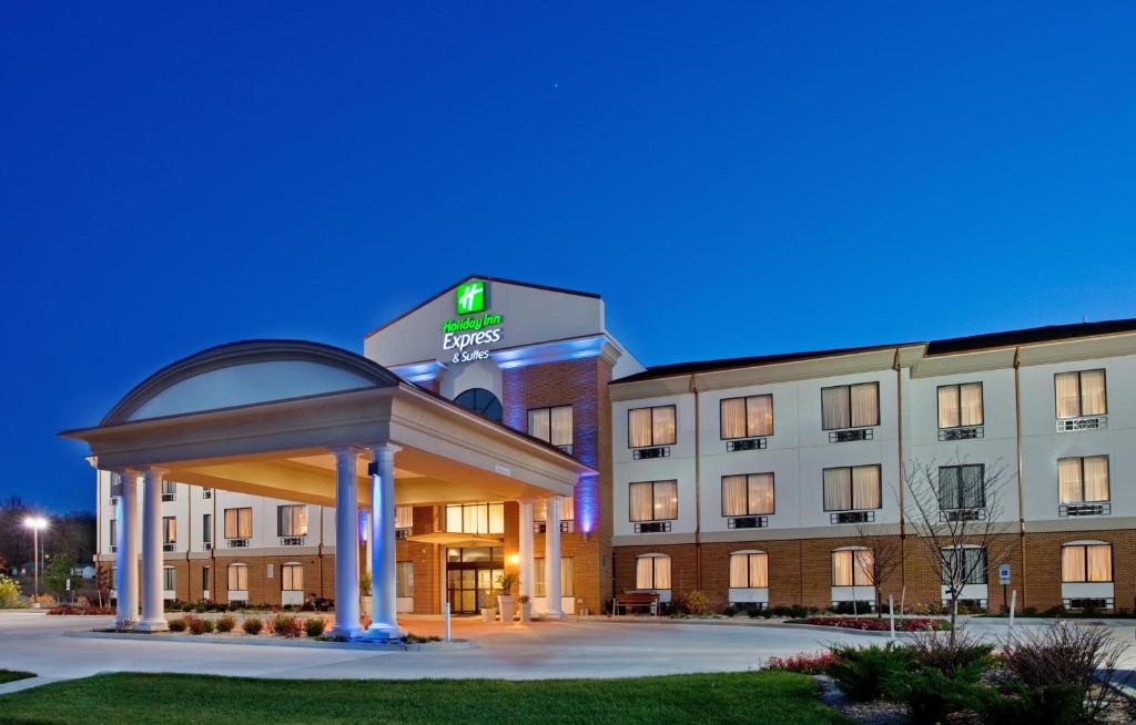 Holiday Inn Express Hotel & Suites St Charles photo