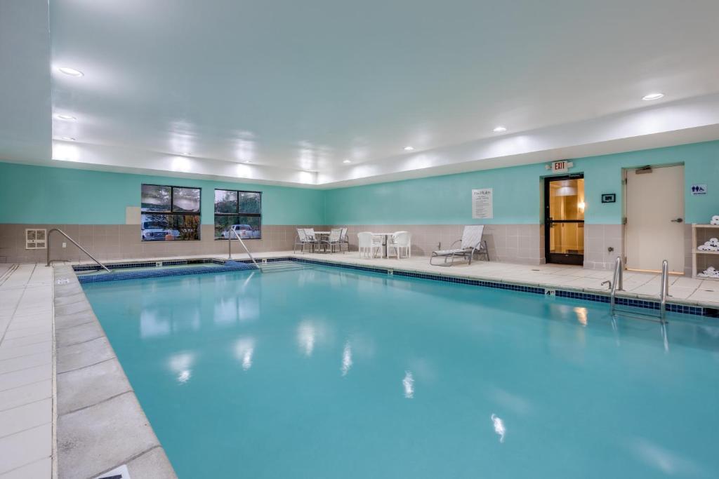 Holiday Inn Express Hotel & Suites Canton photo