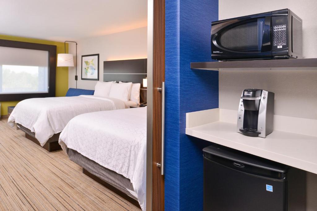 Holiday Inn Express And Suites Olathe West photo