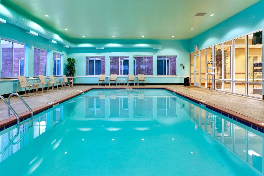 Holiday Inn Express Hotel & Suites Millington-Memphis Area photo
