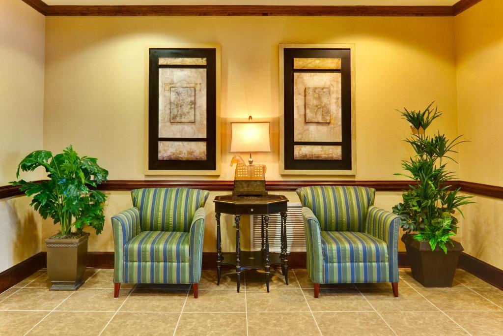 Holiday Inn Express Hotel & Suites Millington-Memphis Area photo