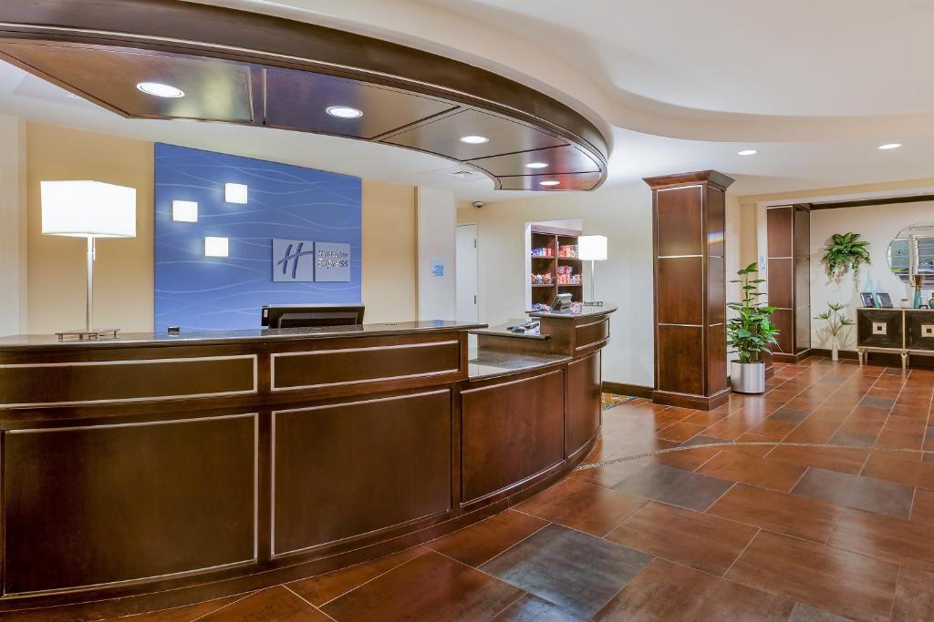 Holiday Inn Express and Suites Alpine photo