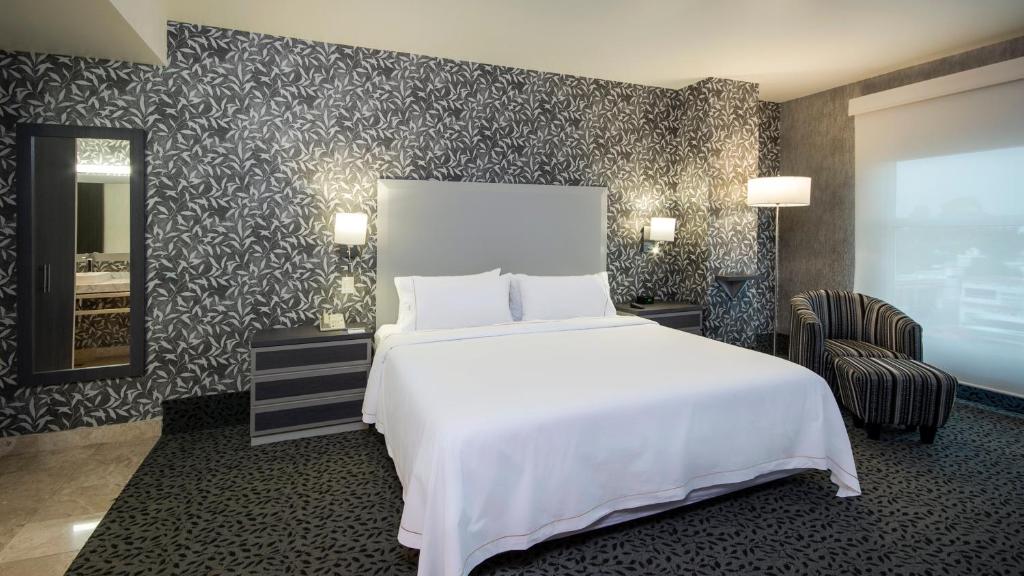 Holiday Inn Express & Suites Queretaro By IHG