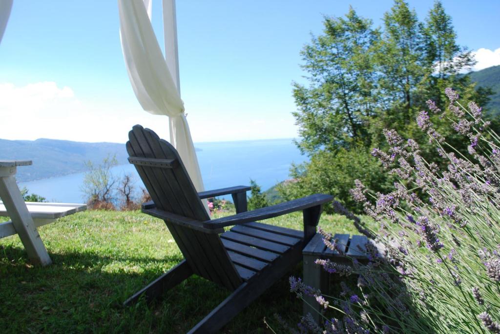 BnB Borgo le Vigne - L'Acqua vite Only Adults, Tignale