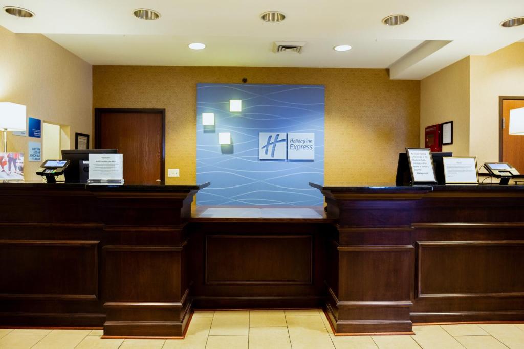 Holiday Inn Express & Suites Sidney photo