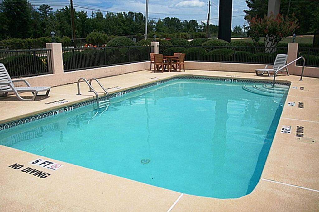 Regency Inn & Suites photo