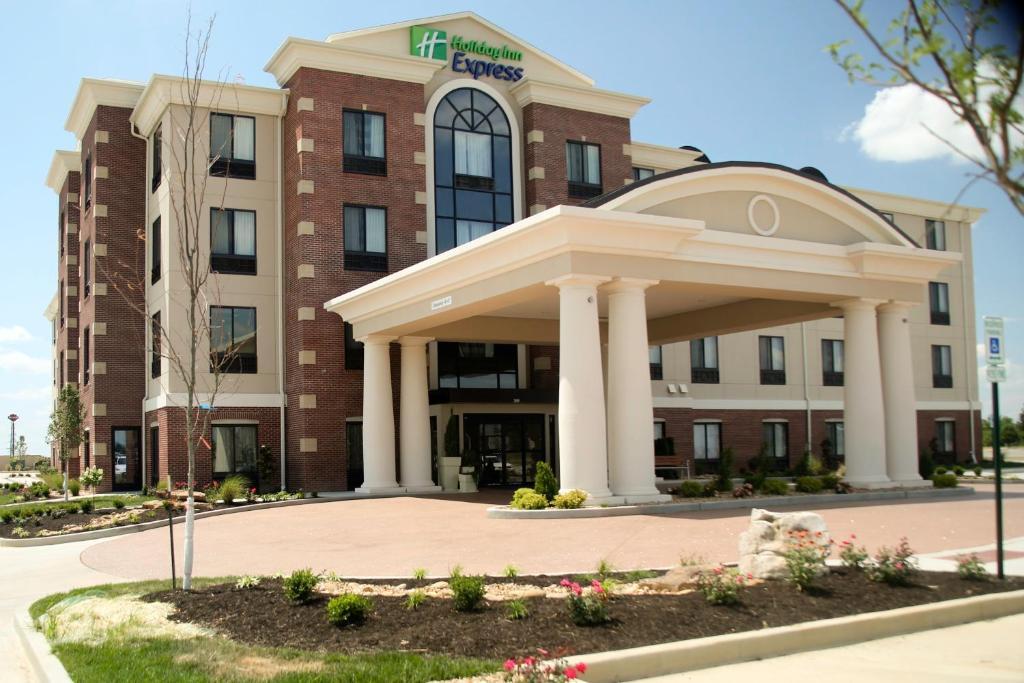Holiday Inn Express & Suites Marion Northeast Photo 14