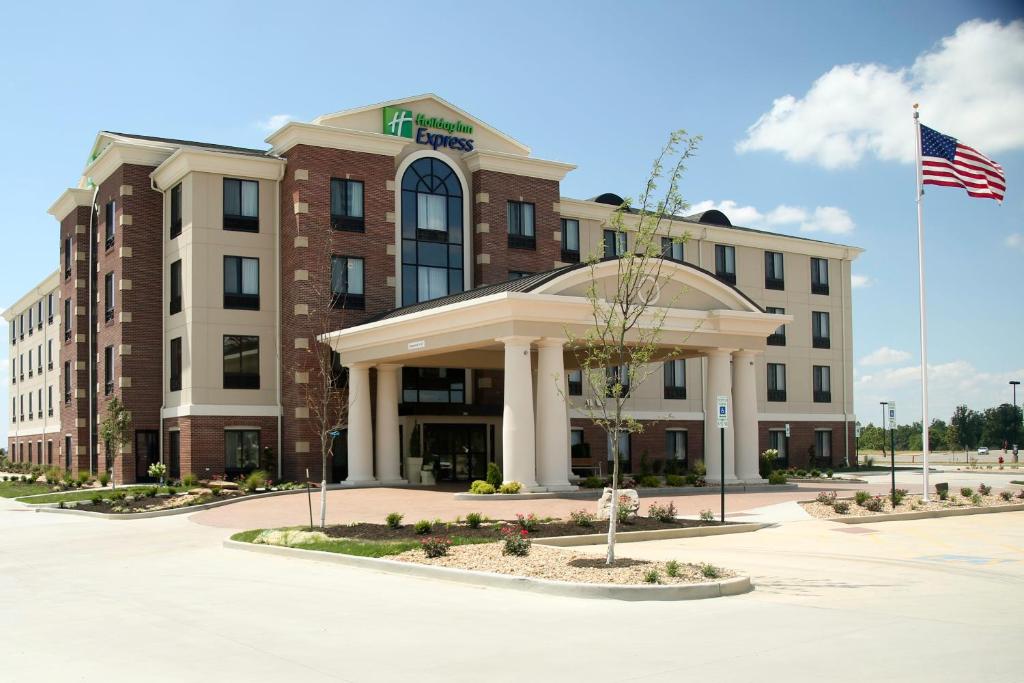 Holiday Inn Express & Suites Marion Northeast Photo 16