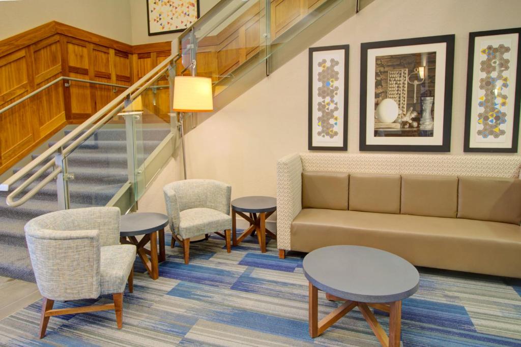 Holiday Inn Express Hotel & Suites Mankato East photo