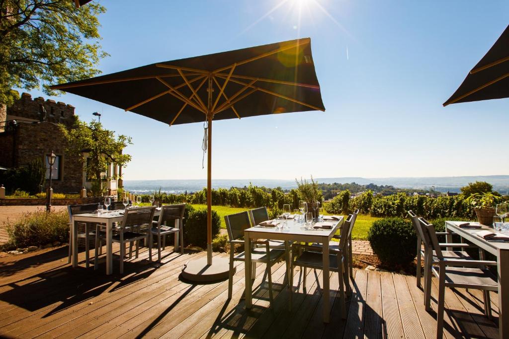 Relais & Chateaux Hotel Burg Schwarzenstein photo
